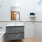 Home2book Bright With Pool, فيلة