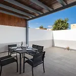 Home2book Bright With Pool, كوراليهو