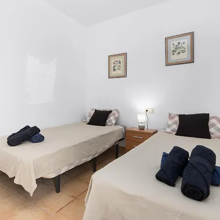Home2book Bright With Pool, Βίλα Κοραλέχο