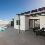 Villa Home2book Bright With Pool, Corralejo