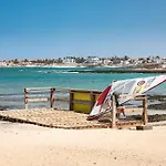 Villa Home2book Bright With Pool, Corralejo