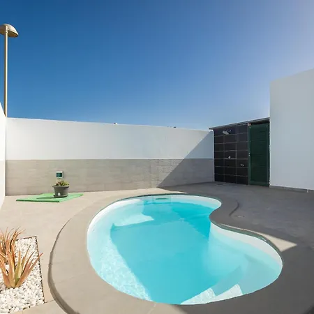 Home2book Bright With Pool,
