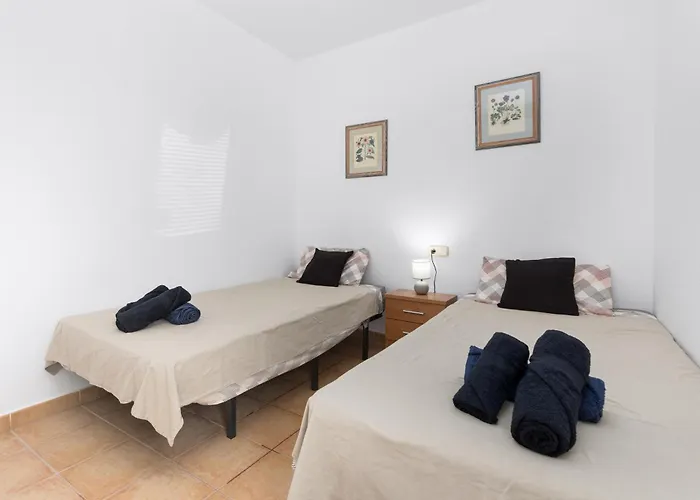 Home2book Bright With Pool, Βίλα Κοραλέχο