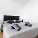 Βίλα Home2book Bright With Pool, Κοραλέχο