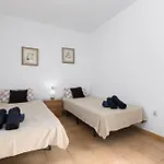Home2book Bright With Pool, Βίλα Κοραλέχο