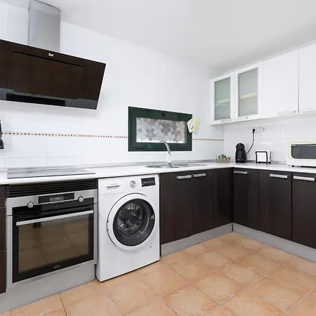 Βίλα Home2book Bright With Pool, Κοραλέχο
